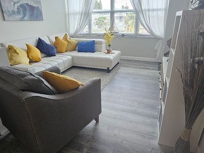 2781 Taft St APT 305