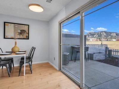 755 W Moorhead Cir #b