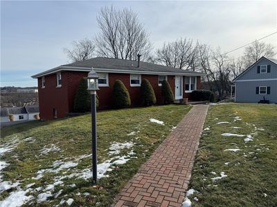225 Chaucer Dr