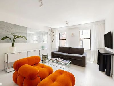 307 W 20th St #R3