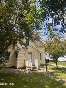 527 W Maple St