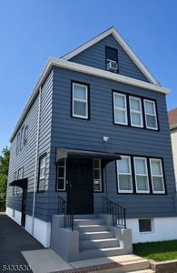 418 Howe Ave