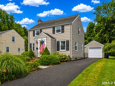 33 Edgemere Avenue