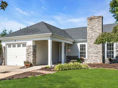 2 B Buckingham Drive N