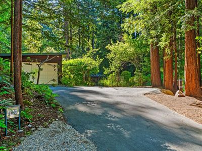 1750 Lakeside Dr