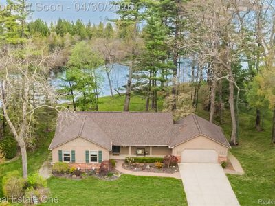 2748 Armstrong Dr