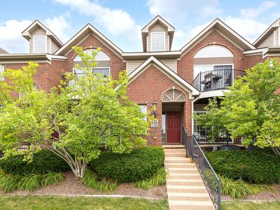 120 W Oakbrook Dr