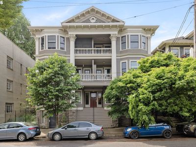 2046 NW Flanders St APT 3