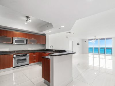 2650 Lake Shore Drive #1005