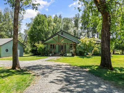 191 River Grove Dr