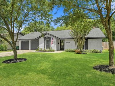 9634 Meadowglen Ln