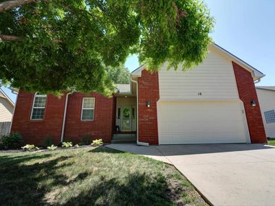 Property at 10 Kansas Ct, Newton, KS