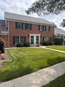 Property at 26 Olde Orchard Dr, Perrysburg, OH
