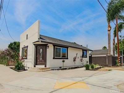 957 Center St