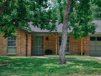 2414 Airline Dr