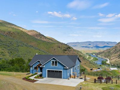 42 Shoemaker Ln