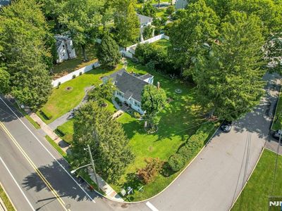 10 Knickerbocker Rd