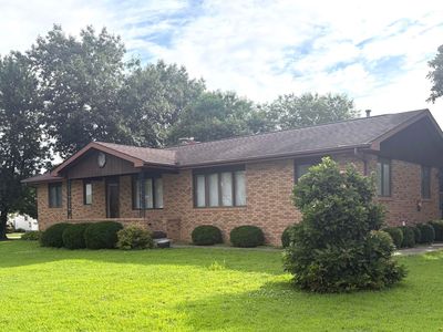 1135 Main St
