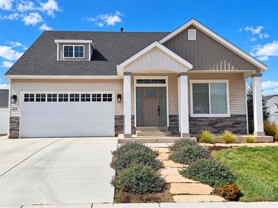 213 N Bristol Dr