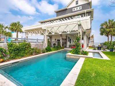 12 Tiki Cir