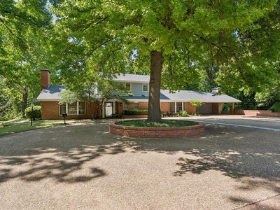 1100 Live Oak Dr