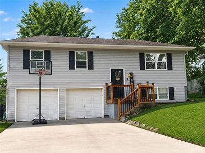 Property at 1209 NW Golfview Dr, Grain Valley, MO