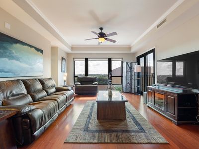 121 N Monroe St APT 7006