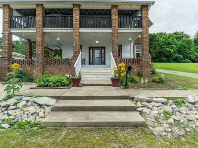208 Fairview Ave