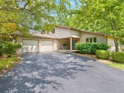 8802 Wandering Way