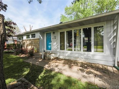 2724 Hillview Drive