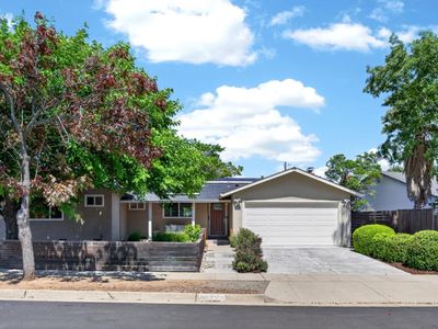 2393 Stratford Dr