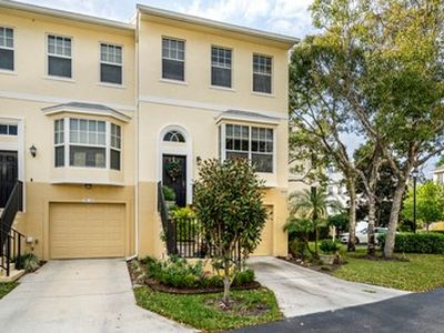 1635 42nd Sq APT 104