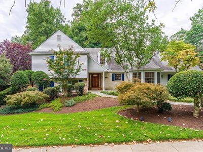 1995 Lancashire Dr
