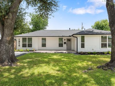 1910 Lynnview Dr