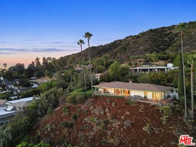 2271 Hill Dr