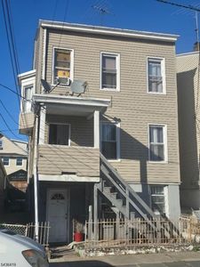 32 Albion Ave