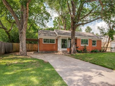 913 W Inwood Dr