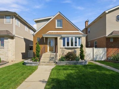 5227 S Mulligan Ave