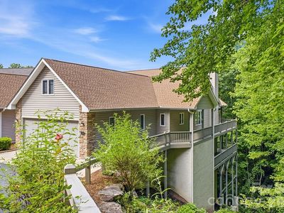 2204 E Cumming Woods Ln