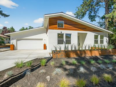 897 Hillview Dr
