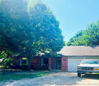 1105 W Vicksburg Pl