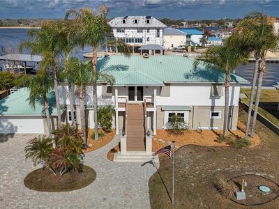 2225 N Watersedge Dr