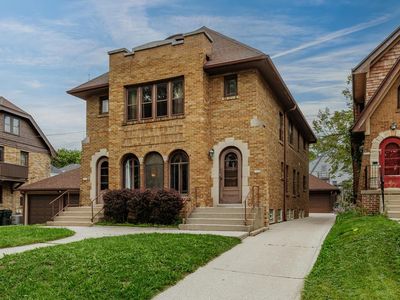 1606 E Newton AVENUE #1608