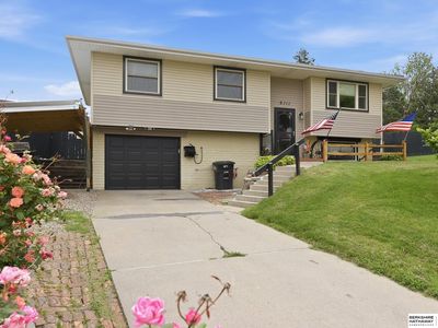 6111 S 136th Cir