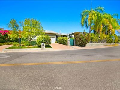 5062 Avenida Hacienda