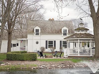 8962 North Lake DRIVE