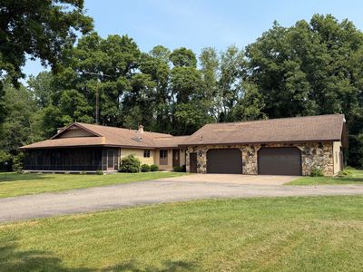 10285 Lakeview Ln
