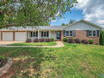 910 Lark Cir