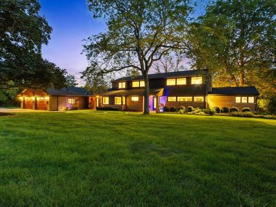 857 E Glenbrook ROAD