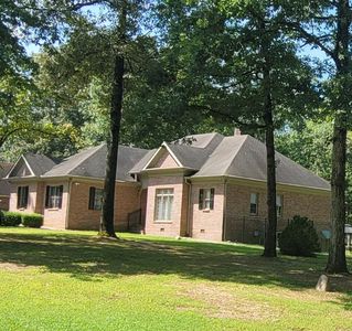 210 Forest Dr